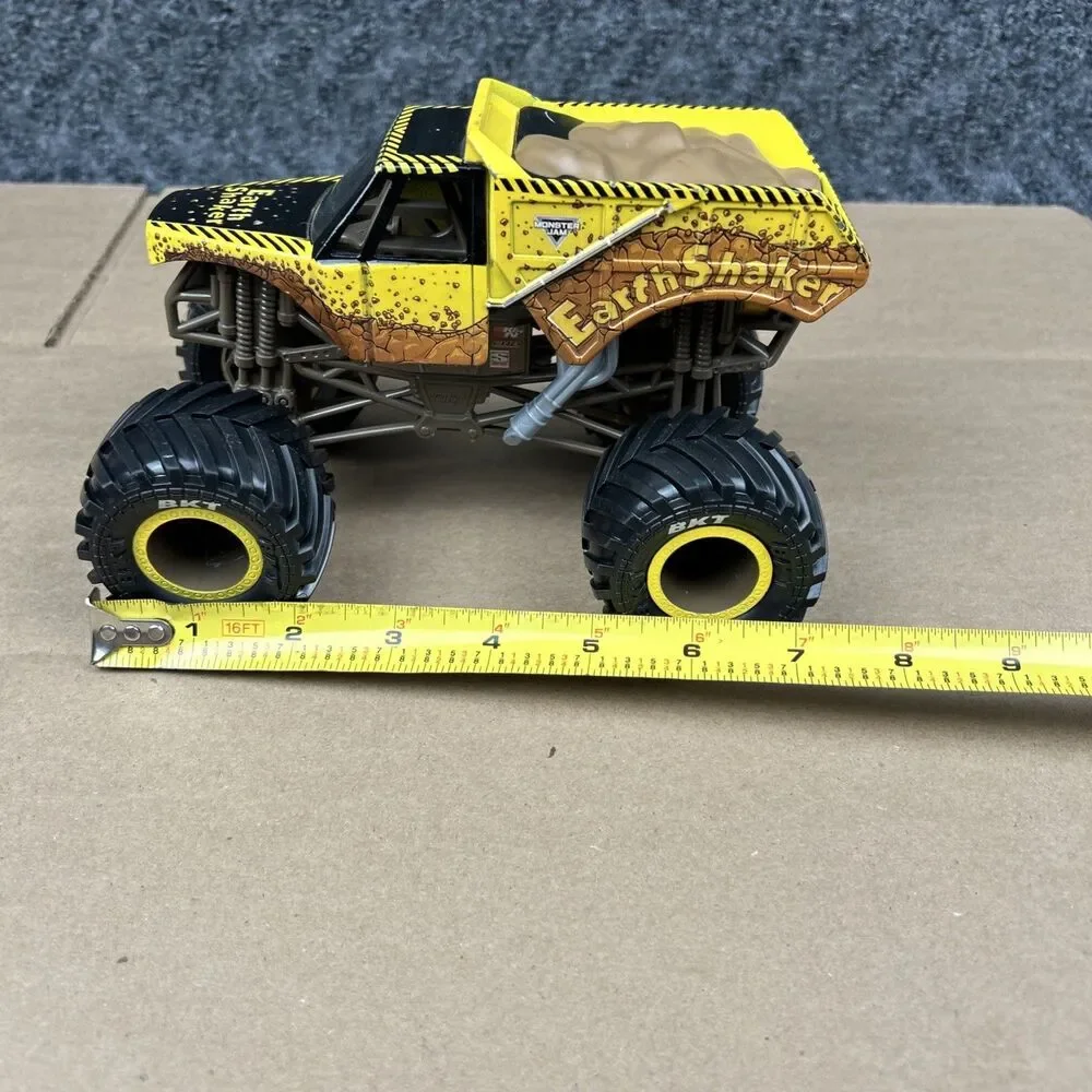 Hot Wheels Monster Jam Earth Shaker Die-Cast Truck Vehicle 1:24 Spin Master